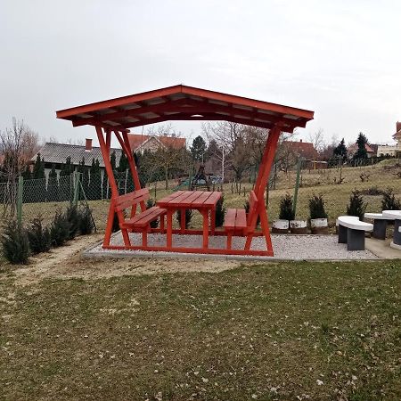 Karesz nyaralóház Zalakaros Exterior foto